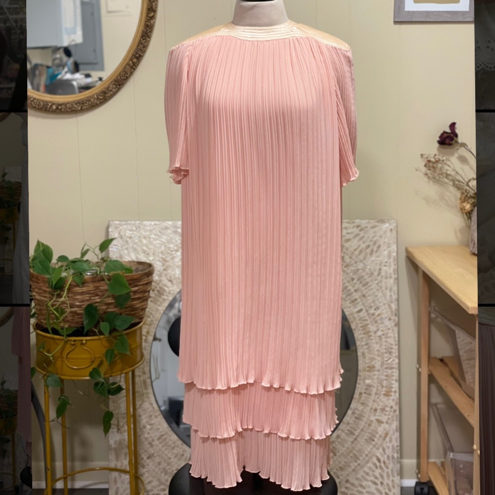 Beautiful Peach Layered Vintage Dress by Barbara Chodos. Size 7/8.